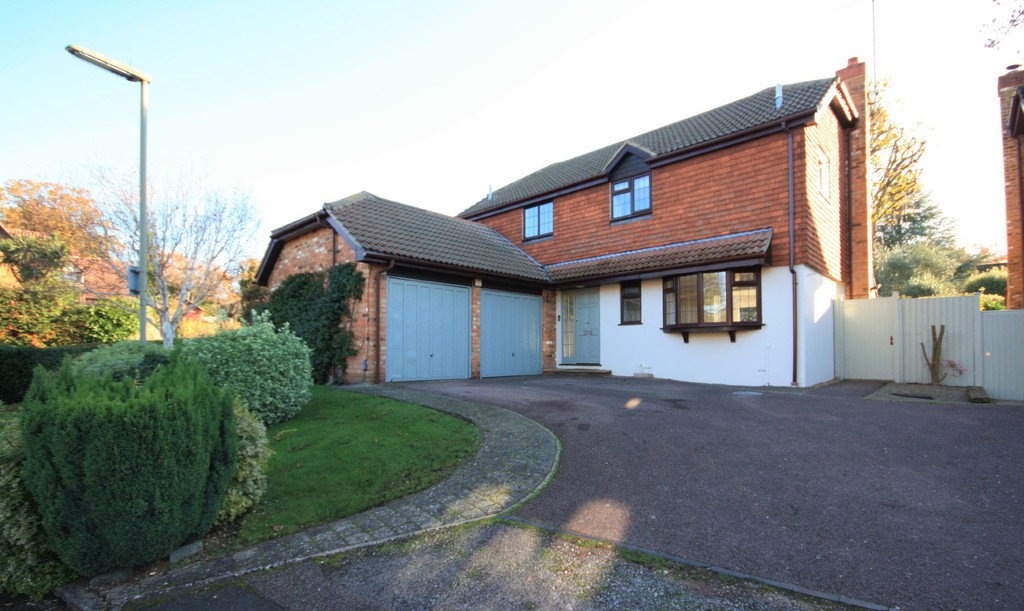 ASHWOOD PARK, FETCHAM, KT22