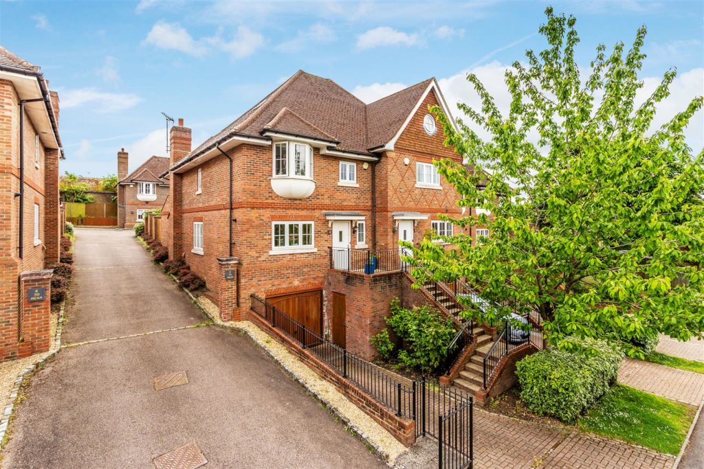 GROSVENOR ROAD, LANGLEY VALE, KT18