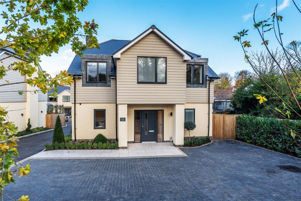 KENNEL LANE, FETCHAM, KT22