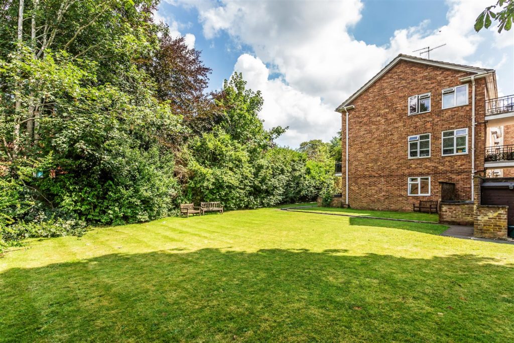 LINDEN COURT, LEATHERHEAD, KT22