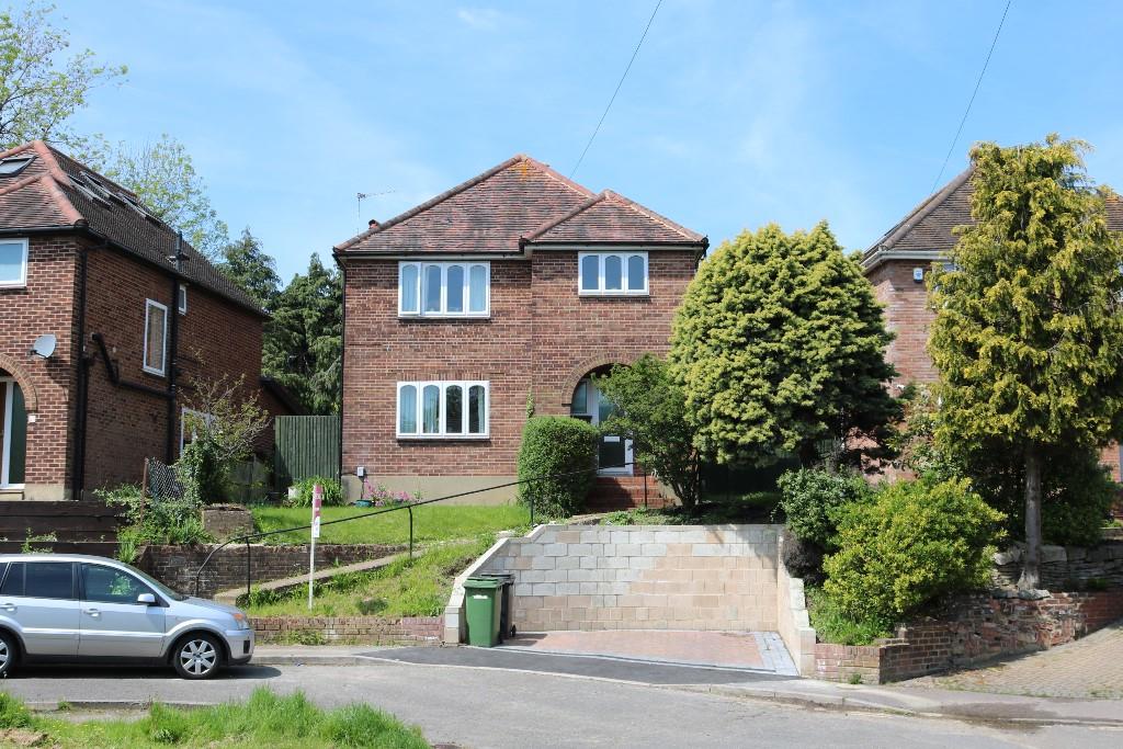 KINGSTON ROAD, LEATHERHEAD, KT22