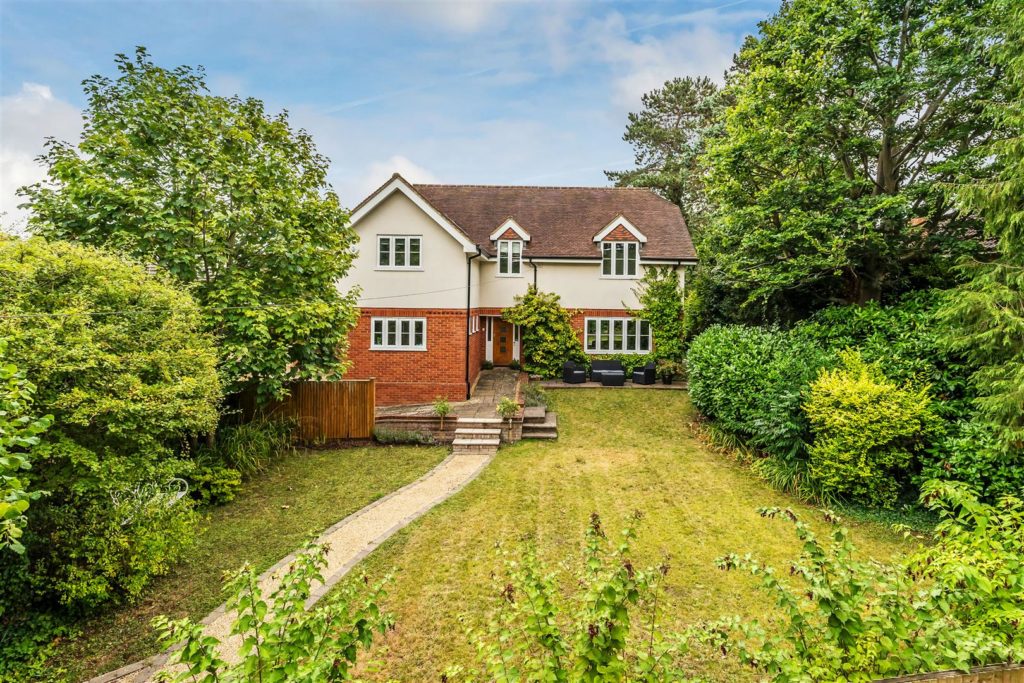 AGATES LANE, ASHTEAD, KT21