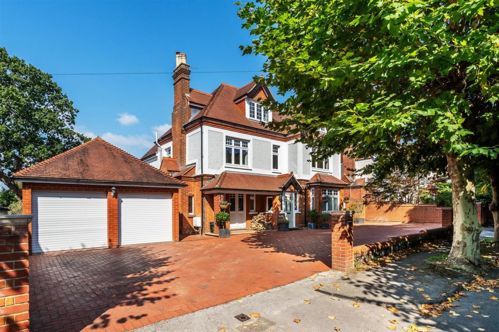 LINDEN GARDENS, LEATHERHEAD, KT22