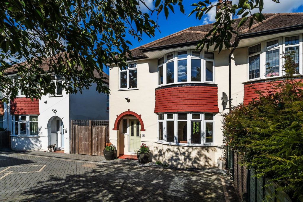 COBHAM ROAD, FETCHAM KT22