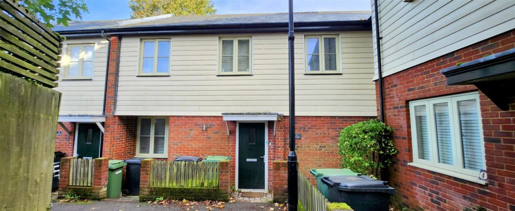 VINCENT MEWS, DORKING, RH4 2HB