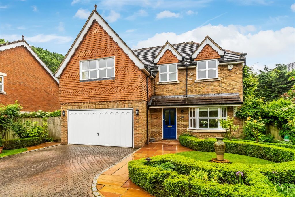 CHESTNUT PLACE, ASHTEAD, KT21