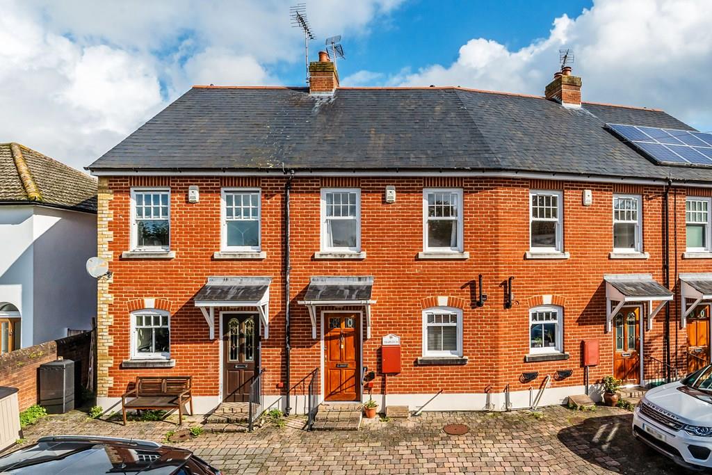 HIGHLANDS MEWS, SOUTH LEATHERHEAD, KT22