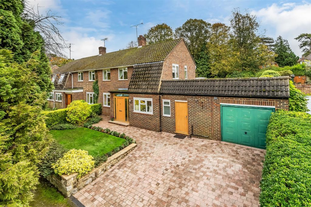 YARM CLOSE, SOUTH LEATHERHEAD, KT22