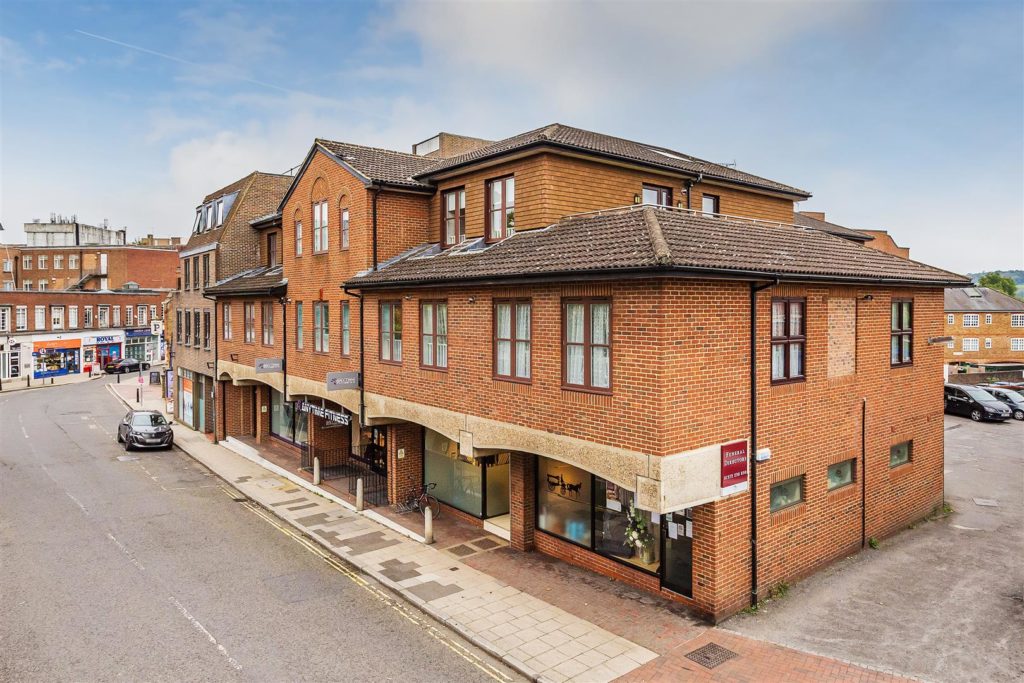 GRANTHAM HOUSE, LEATHERHEAD, KT22