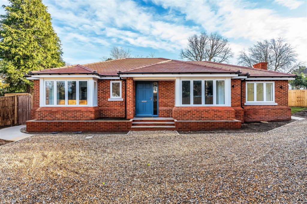 LOWER ROAD, FETCHAM, KT22