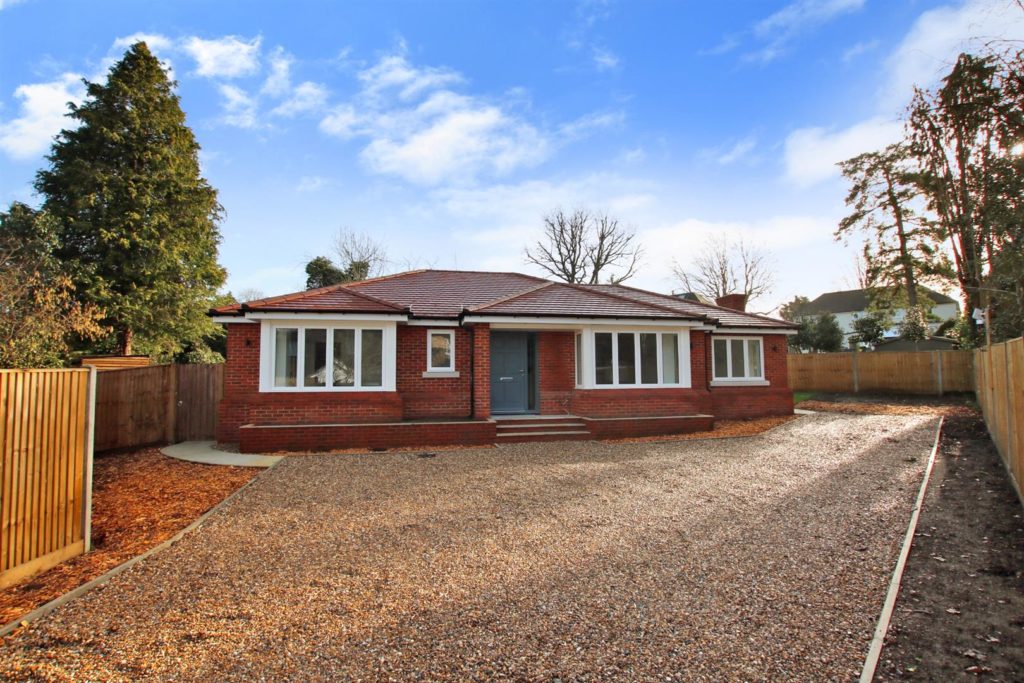 LOWER ROAD, FETCHAM, KT22