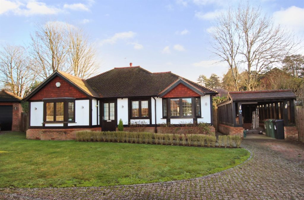 HIGHLANDS ROAD, SOUTH LEATHERHEAD, KT22