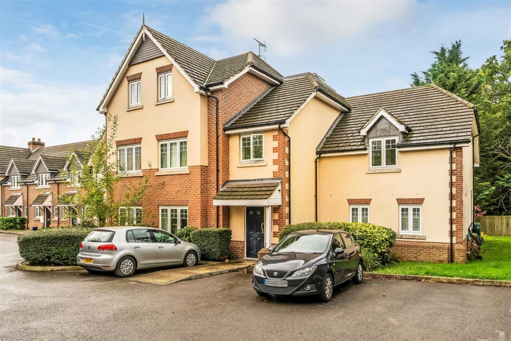 HALCYON CLOSE, OXSHOTT, KT22