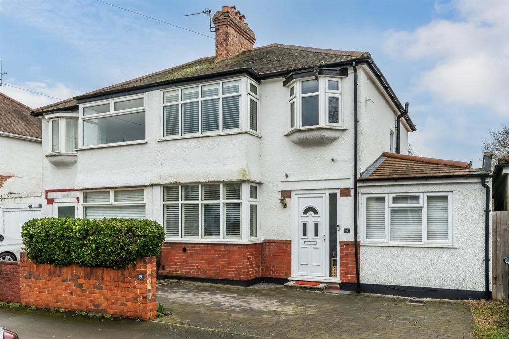 CLEEVE ROAD, LEATHERHEAD, KT22