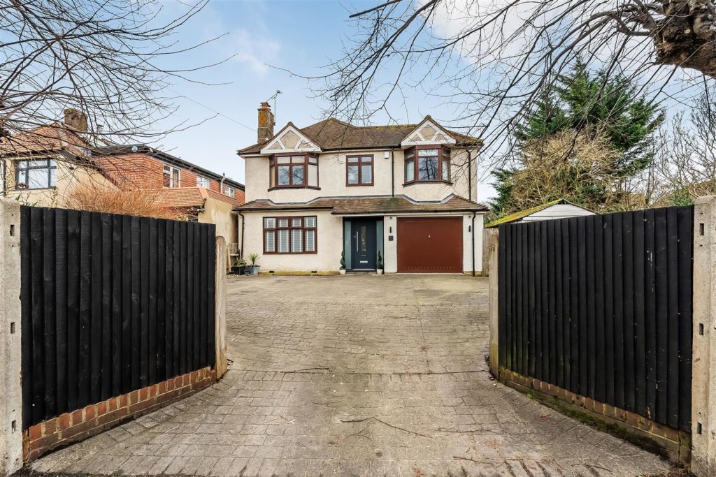 KINGSTON ROAD, LEATHERHEAD, KT22