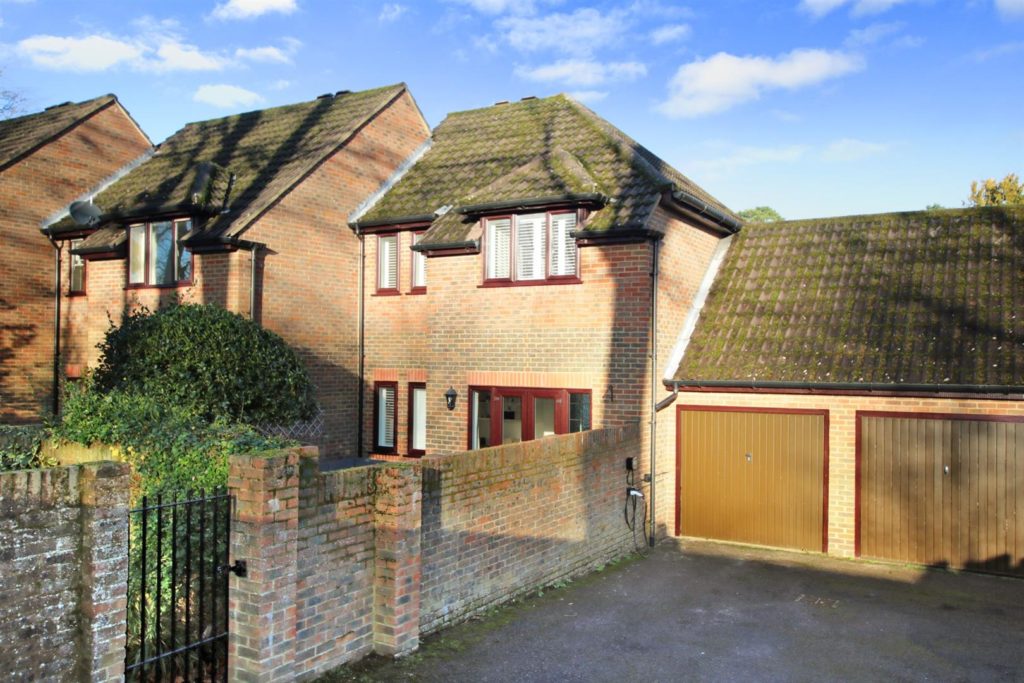 BEECHWOOD PARK, SOUTH LEATHERHEAD, KT22