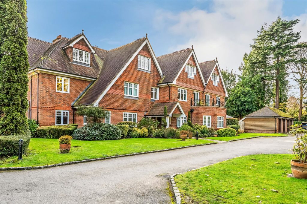 HAWKS HILL HOUSE, FETCHAM, KT22