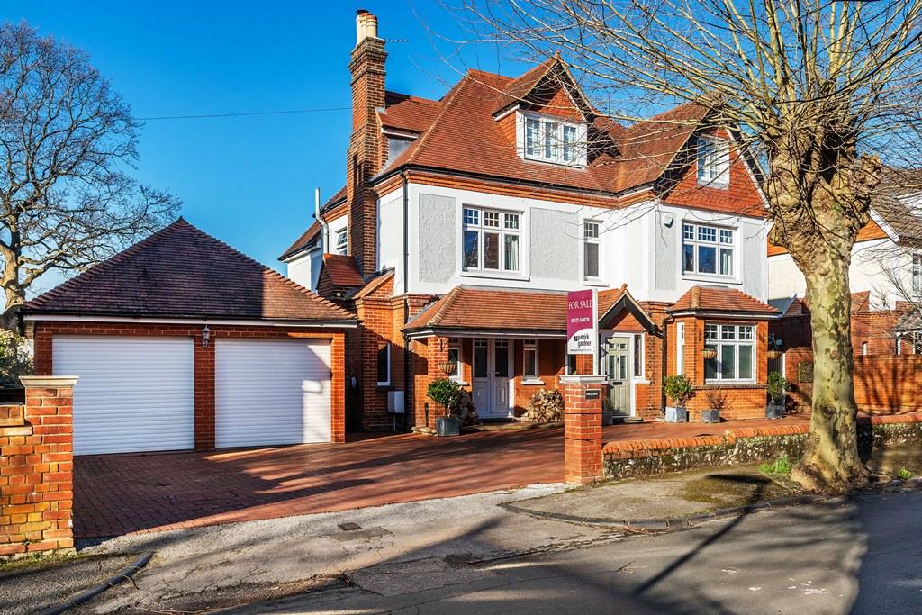 LINDEN GARDENS, LEATHERHEAD, KT22