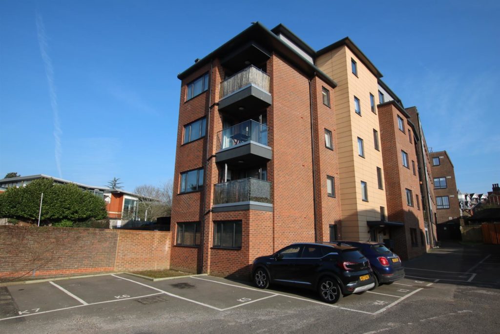 KELSEY APARTMENTS, LEATHERHEAD, KT22