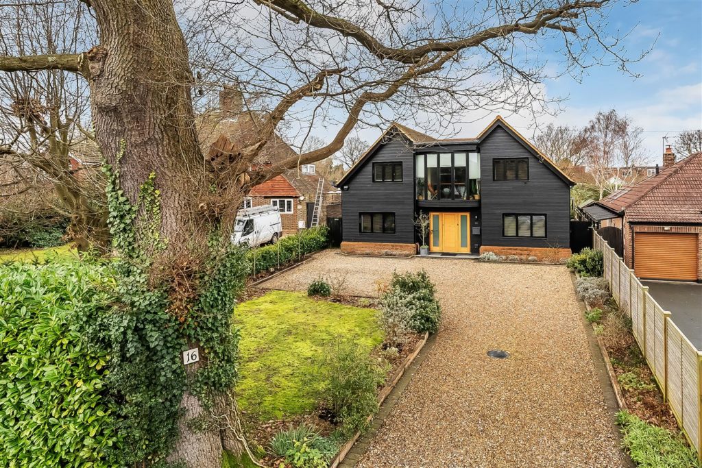 SCHOOL LANE, FETCHAM, KT22