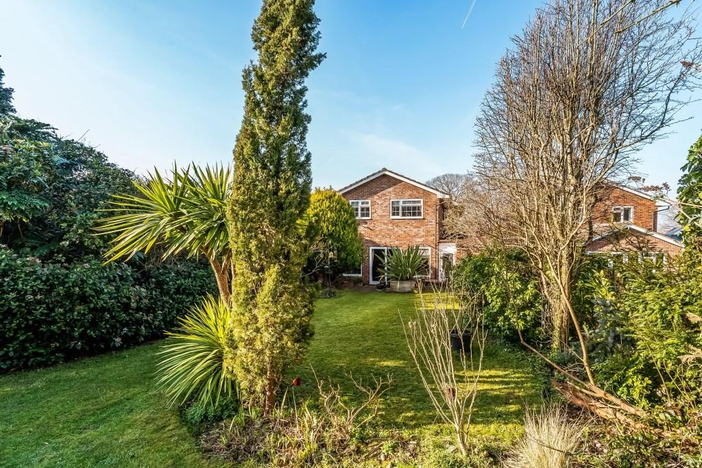 BLACKTHORNE ROAD, GREAT BOOKHAM, KT23